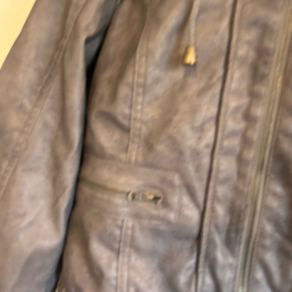 MISS LONDON FAUX LEATHER HOODIE
- WOMEN'S SIZE MEDIUM - Picture 5 of 11